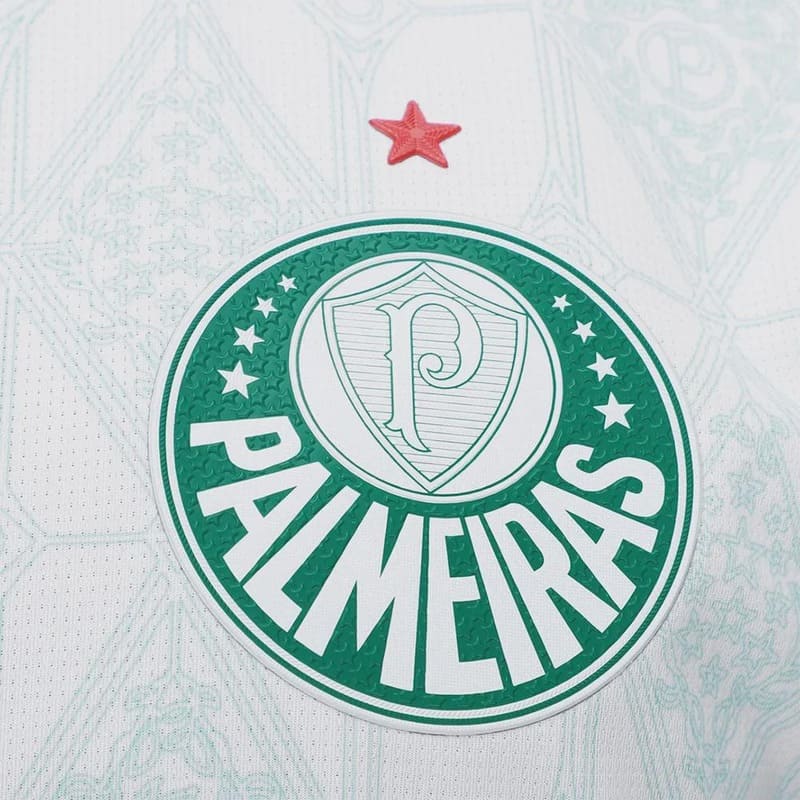 Escudo do Palmeiras em close na Camisa Away 2025