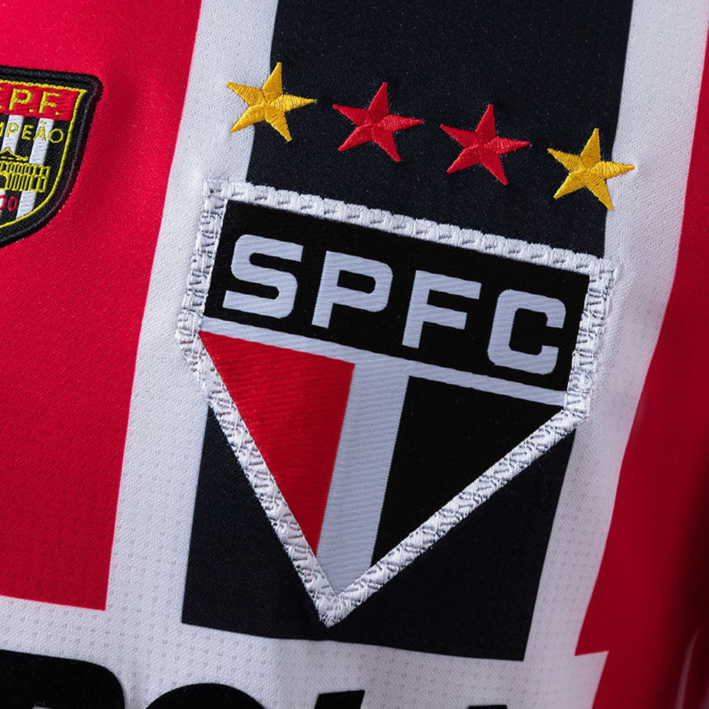 Escudo retrô do São Paulo Futebol Clube bordado na camisa 1999/2000