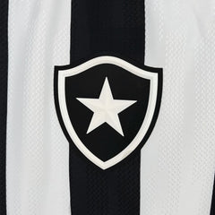 Escudo do Botafogo em alto-relevo na Camisa Home 2025
