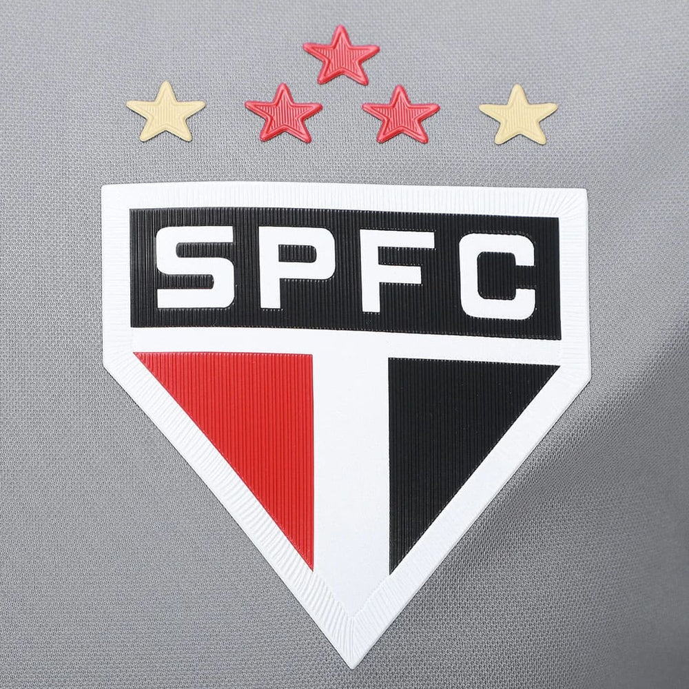 Detalhe do escudo do São Paulo na Camisa Grey Day 25/26