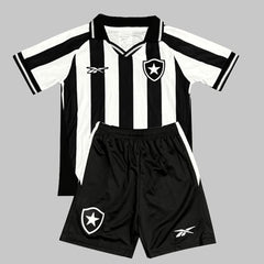 Camisa infantil Botafogo Home 25/26 vista de frente nas cores preto e branco.
