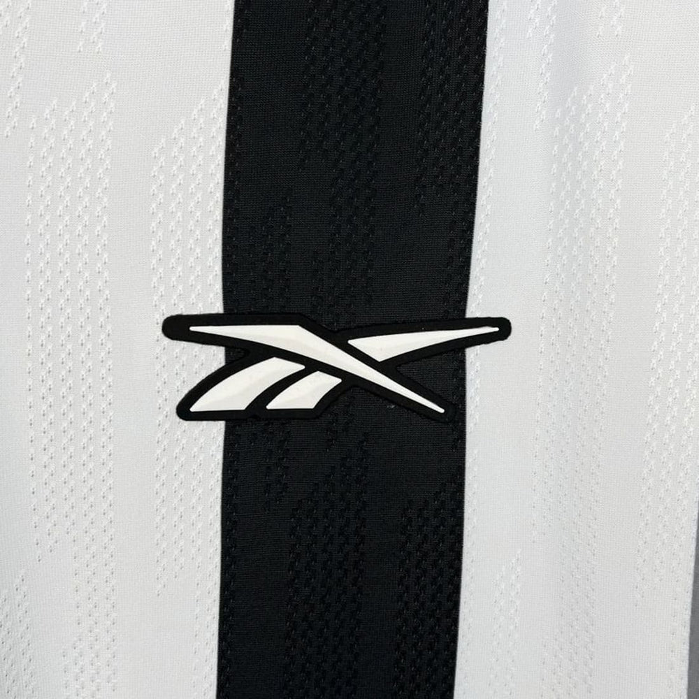 Logo rebook aplicado na Camisa Botafogo Home 2025