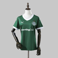 Camisa Home Palmeiras 2025 feminina vista por um manequim