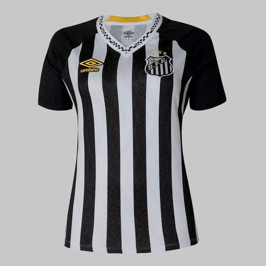 Camisa Santos II 25/26 Feminina vista frontal com listras pretas e brancas e escudo bordado