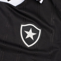 Detalhe do escudo do Botafogo na Camisa II 25/26