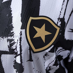 Escudo do Botafogo na Camisa Fourth 25/26 em detalhe