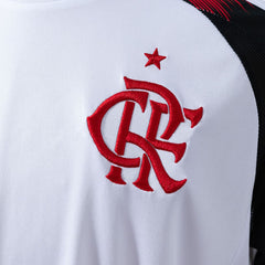 Detalhe do escudo da Camisa Flamengo II 25/26 Torcedor branca.