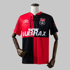 Camisa Retrô Flamengo 1995 Centenário nas cores preto e vermelho vista de frente