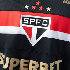Detalhe do escudo do São Paulo na Camisa III 25/26