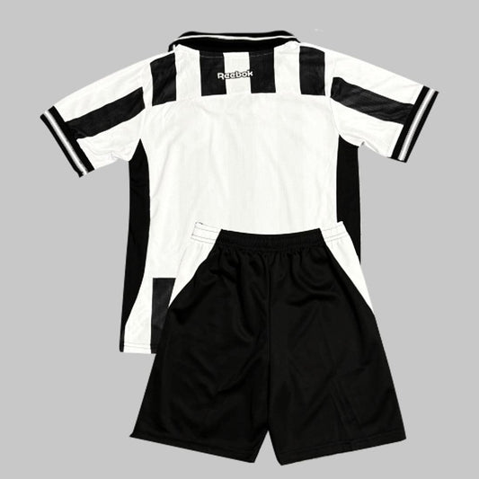 Camisa infantil Botafogo Home 25/26 vista de costas com listras preto e branco.