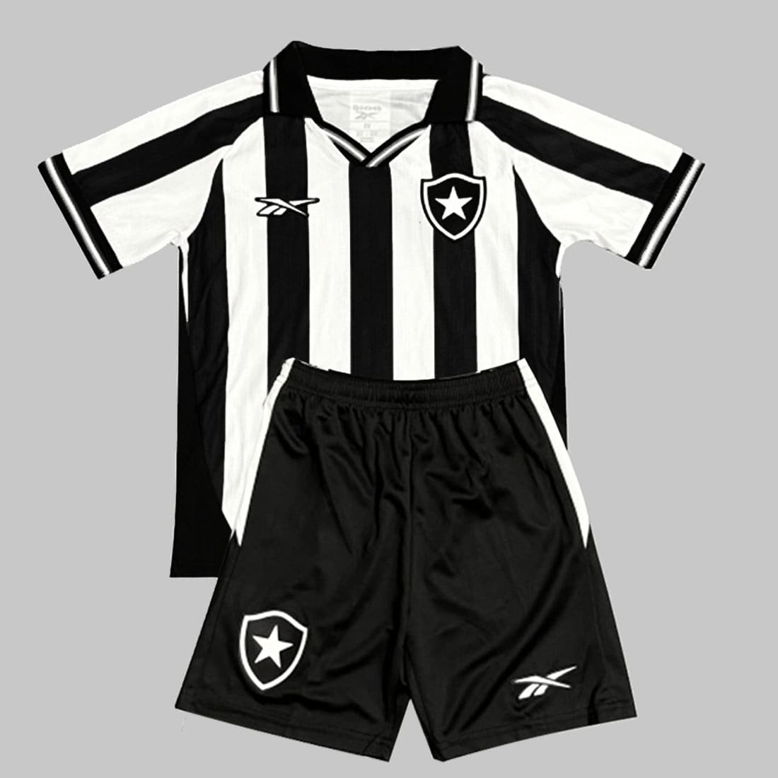 Camisa infantil Botafogo Home 25/26 vista de frente nas cores preto e branco.
